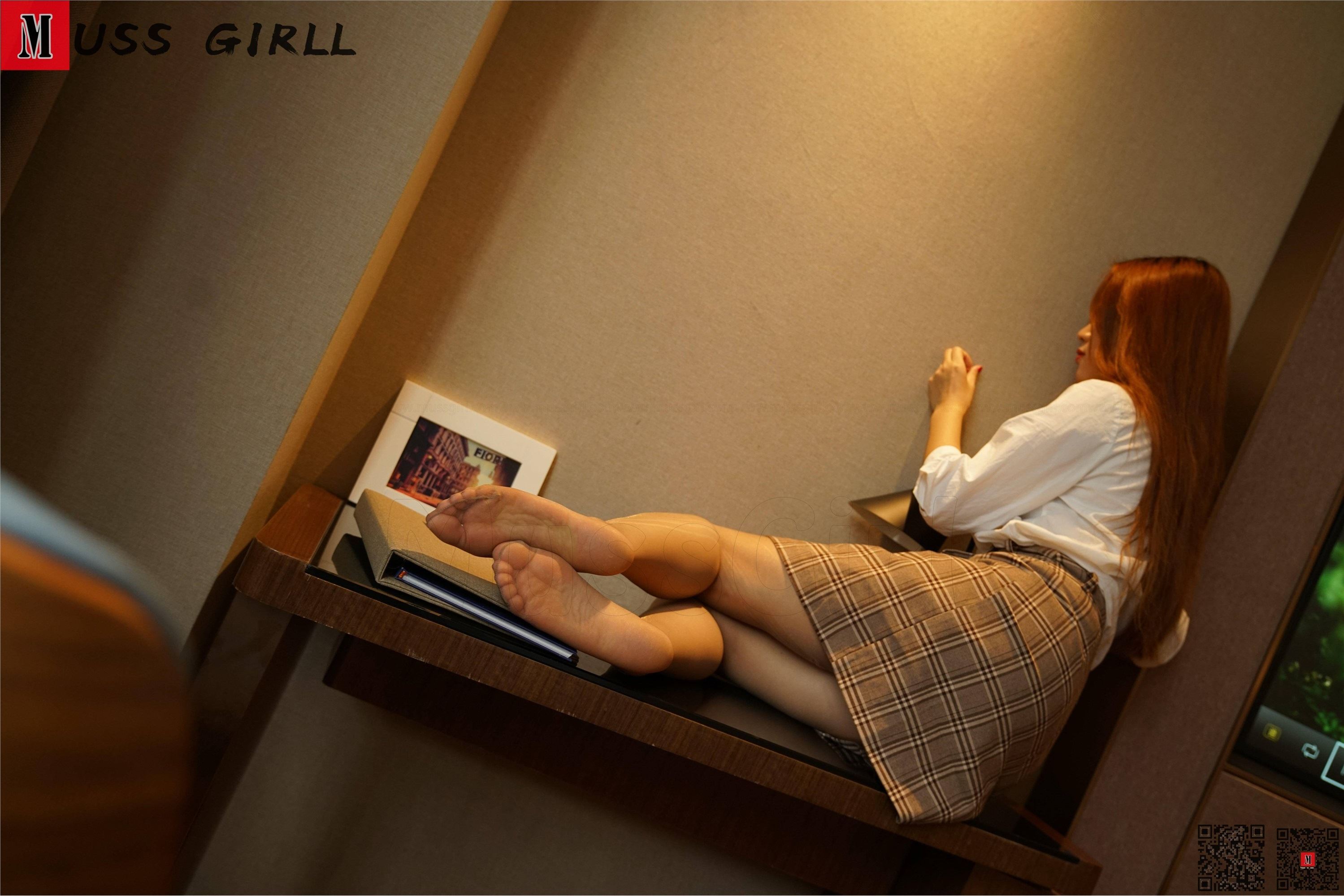 MussGirl慕丝女郎  NO.243-酒店格子裙肉丝